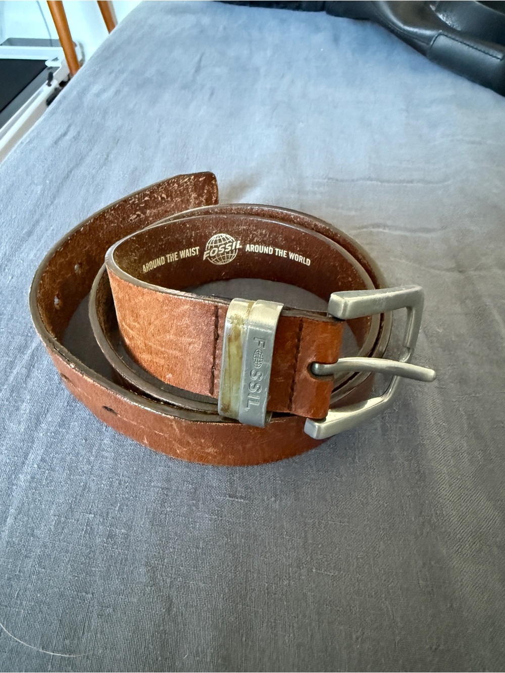Vintage 90s Fossil Tan Brown Leather Belt with Brushed Silver Buckle